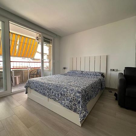 Studio Monserrate H Торевиеха Екстериор снимка
