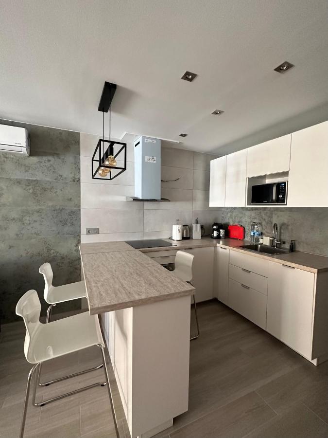 Studio Monserrate H Торевиеха Екстериор снимка